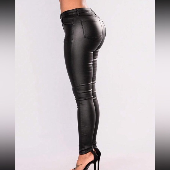 Put leather cropped pants - Picture 2 of 6